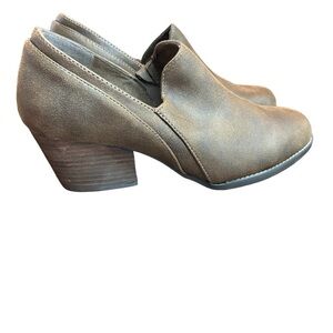 Bella-Vita Nakia Shooties Size 10 Wide Width